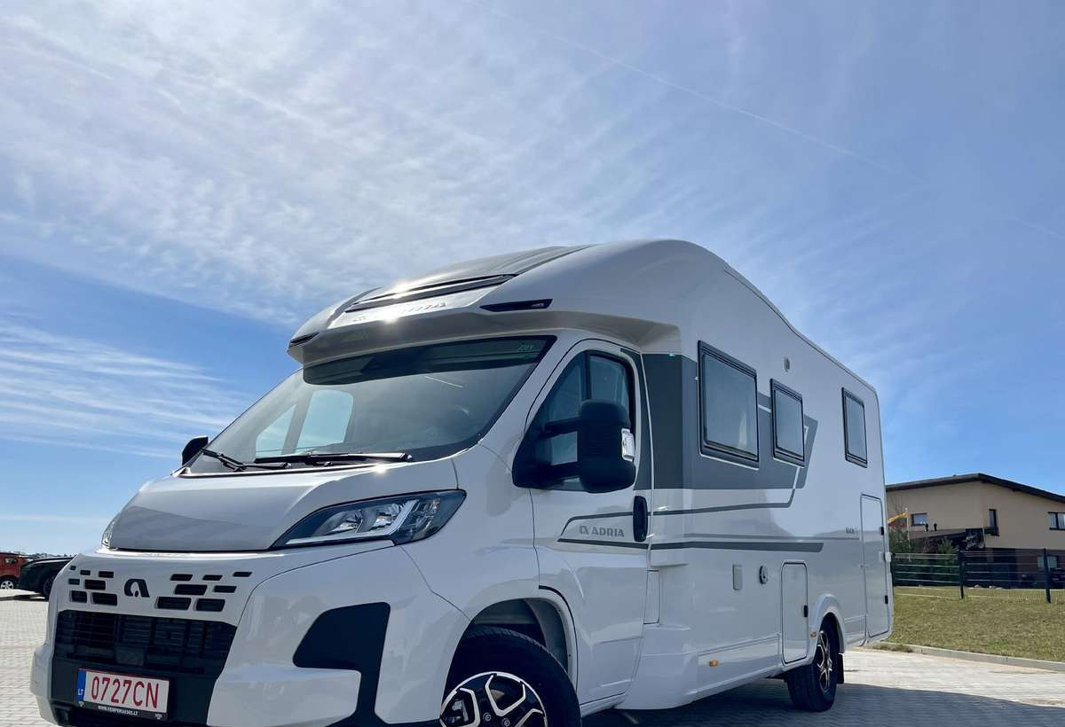 ADRIA Matrix Axess 650 SL - Poolintegreeritud matkaauto: pilt 2 ADRIA Matrix Axess 650 SL - Poolintegreeritud matkaauto: pilt 2