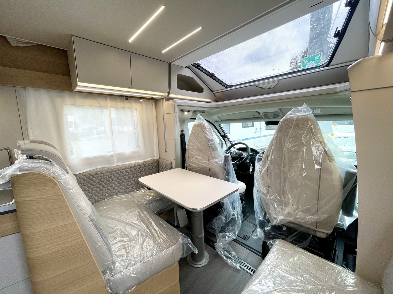 ADRIA Matrix axess 650 SC - Poolintegreeritud matkaauto: pilt 5 ADRIA Matrix axess 650 SC - Poolintegreeritud matkaauto: pilt 5
