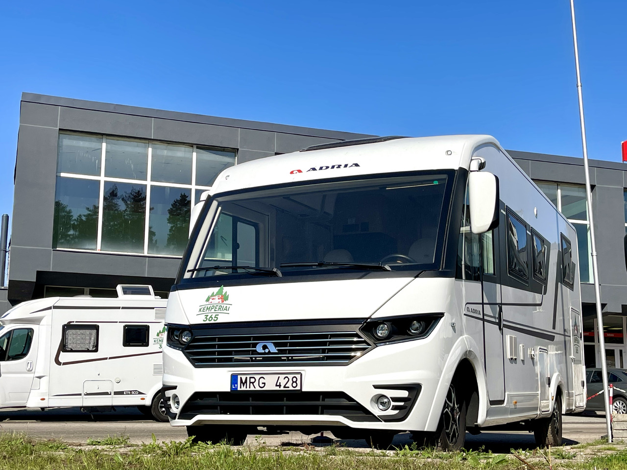 ADRIA Sonic Plus 700SL - Täisintegreeritud matkaauto: pilt 1 ADRIA Sonic Plus 700SL - Täisintegreeritud matkaauto: pilt 1