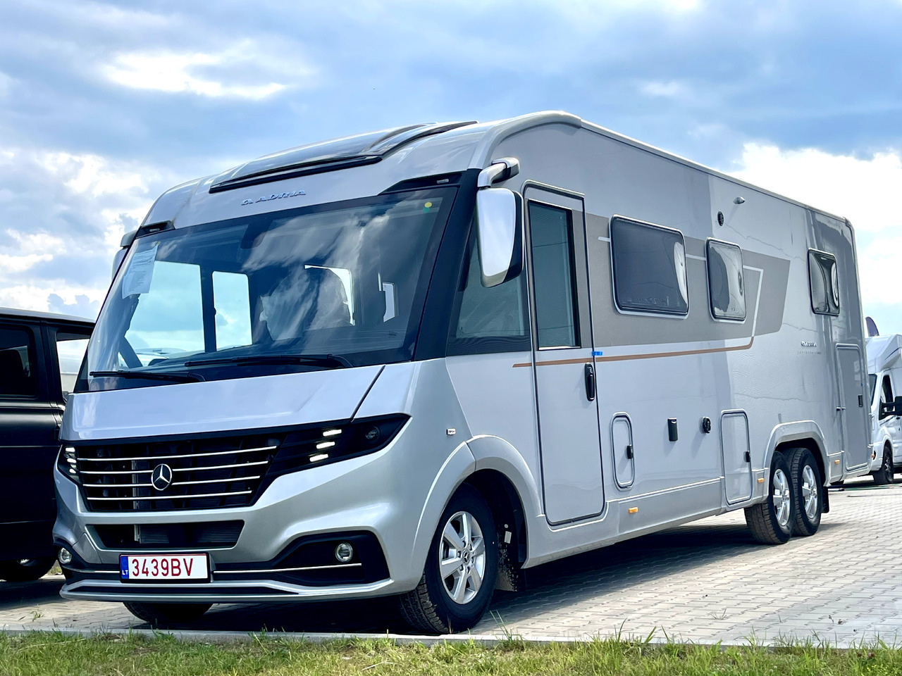 Adria Super Sonic 890 LC - Täisintegreeritud matkaauto: pilt 1 Adria Super Sonic 890 LC - Täisintegreeritud matkaauto: pilt 1