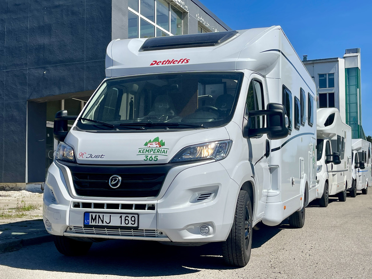 DETHLEFFS T7052 DBL - Poolintegreeritud matkaauto: pilt 1 DETHLEFFS T7052 DBL - Poolintegreeritud matkaauto: pilt 1