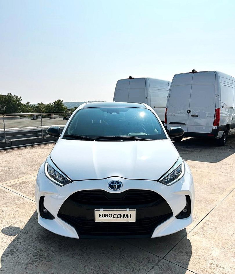 Toyota Yaris 1.5 Hybrid 5 porte Lounge - Sedaan: pilt 2 Toyota Yaris 1.5 Hybrid 5 porte Lounge - Sedaan: pilt 2