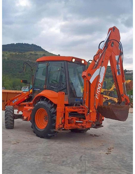 Fiat KOBELCO FB100 - Ekskavaator-laadur: pilt 3 Fiat KOBELCO FB100 - Ekskavaator-laadur: pilt 3