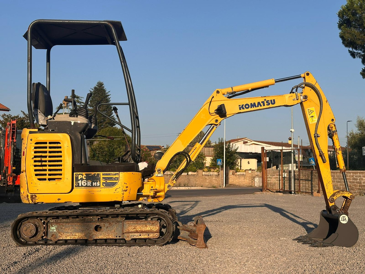 KOMATSU PC16R-3HS - Miniekskavaator: pilt 2 KOMATSU PC16R-3HS - Miniekskavaator: pilt 2