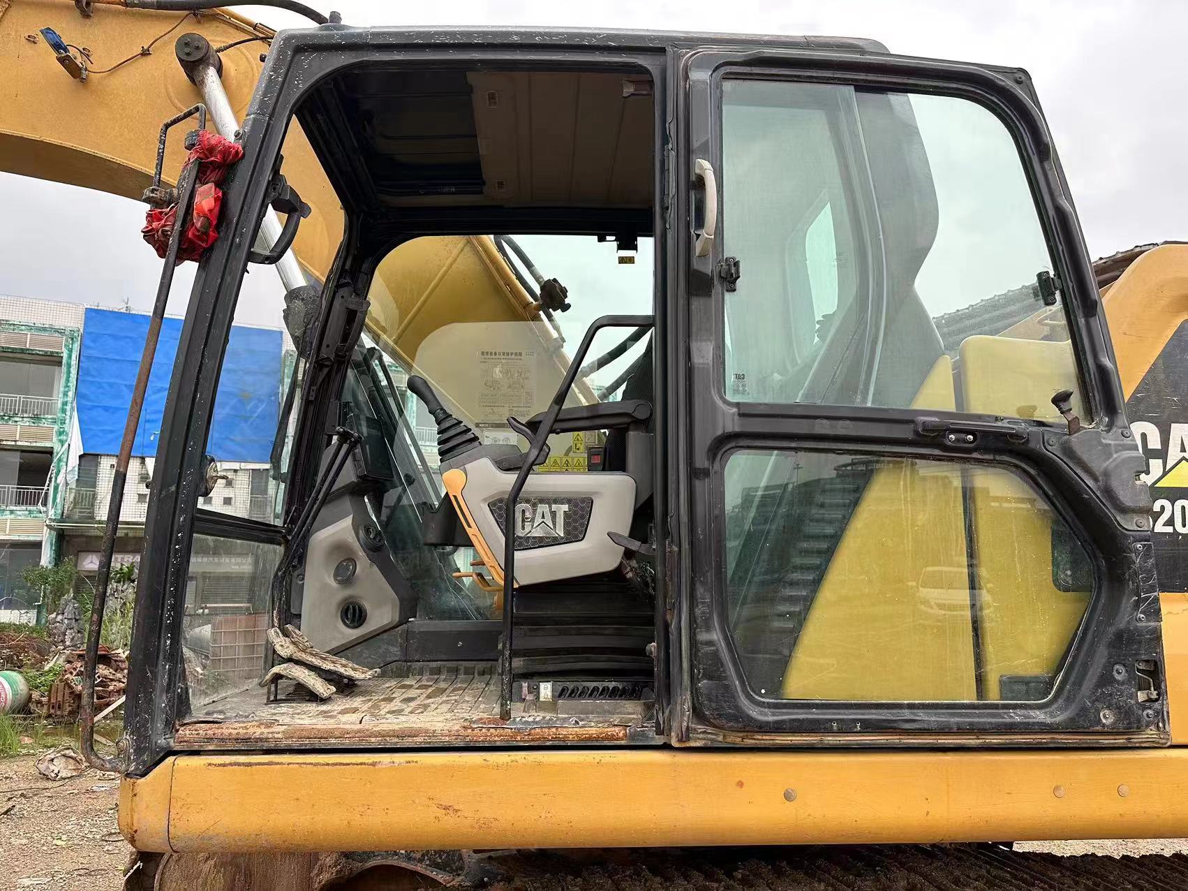 Lintekskavaator CATERPILLAR 320GC: pilt 6