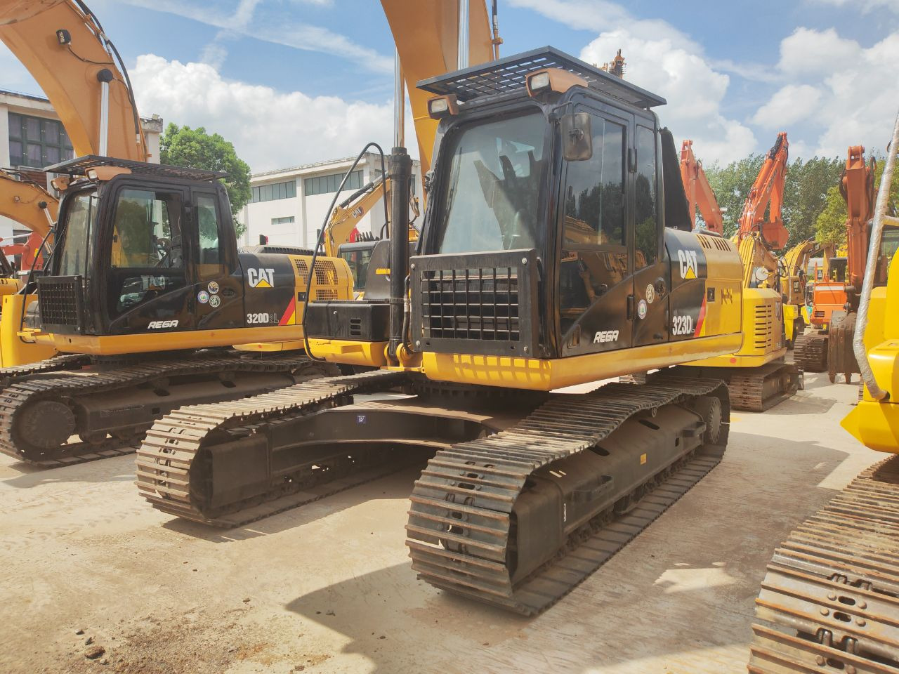 CATERPILLAR 323D - Lintekskavaator: pilt 4 CATERPILLAR 323D - Lintekskavaator: pilt 4