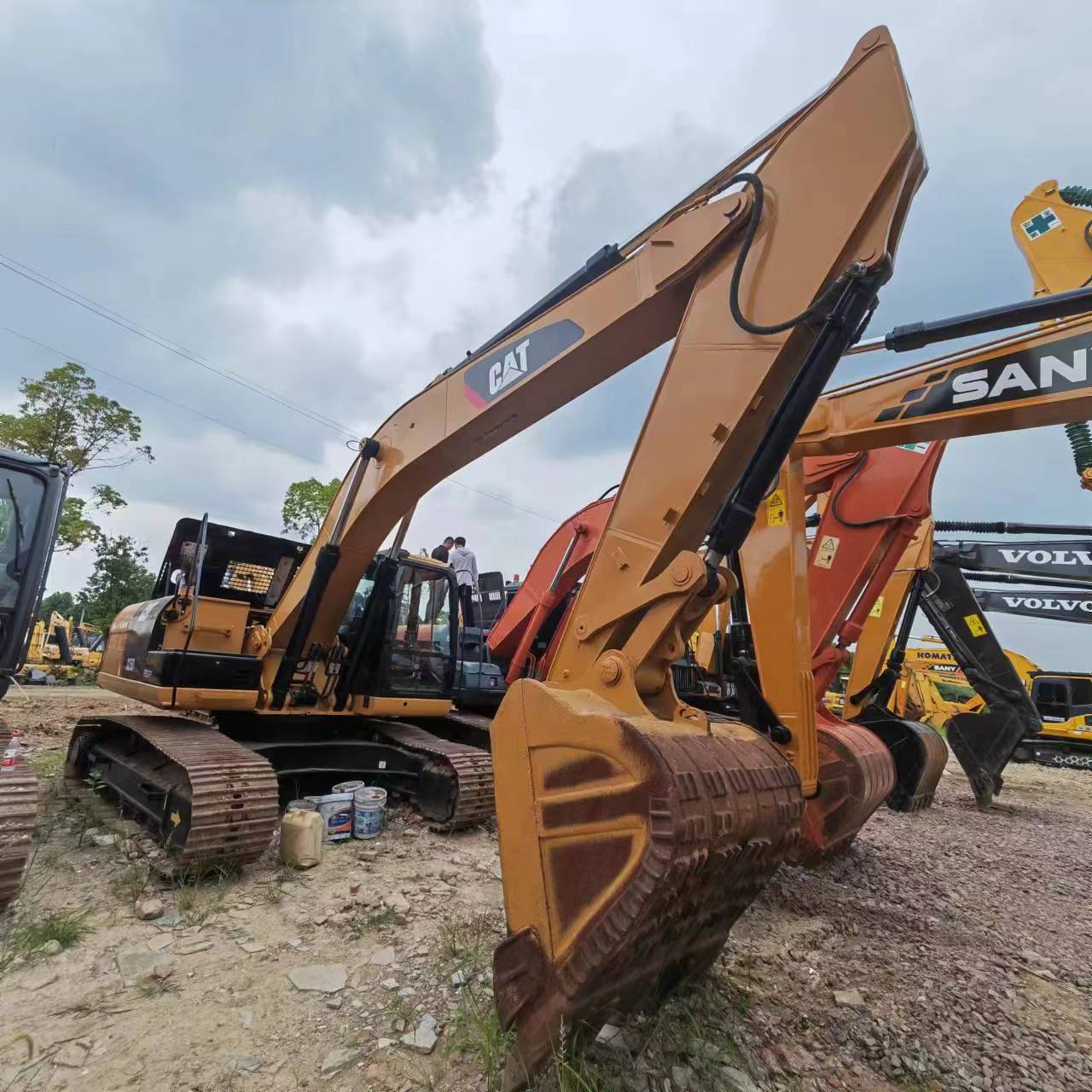 CATERPILLAR 325D2 - Lintekskavaator: pilt 1 CATERPILLAR 325D2 - Lintekskavaator: pilt 1