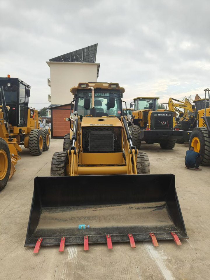 CATERPILLAR 420F - Ekskavaator-laadur: pilt 4 CATERPILLAR 420F - Ekskavaator-laadur: pilt 4