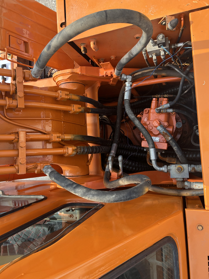 DOOSAN DX210 - Ratastel ekskavaator: pilt 4 DOOSAN DX210 - Ratastel ekskavaator: pilt 4
