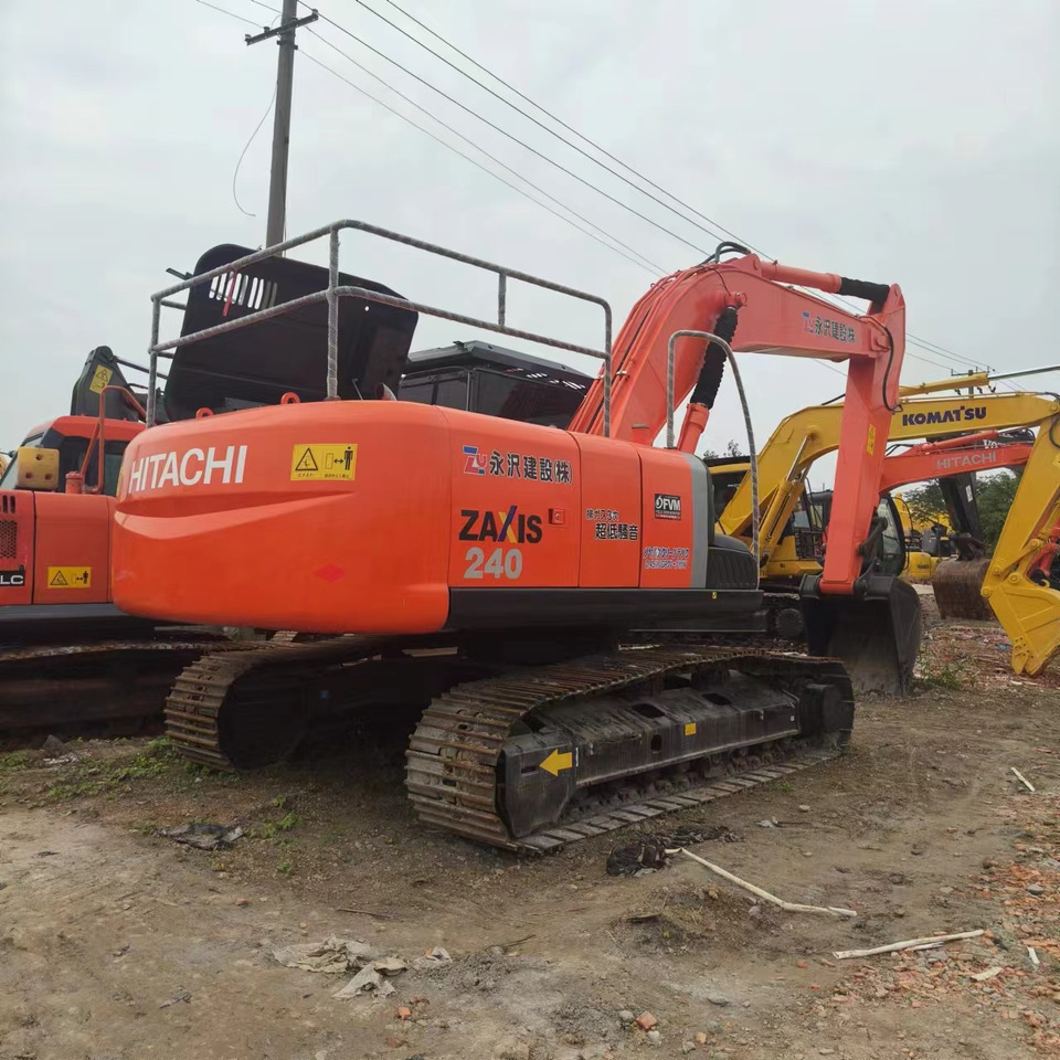 HITACHI ZX240 - Lintekskavaator: pilt 3 HITACHI ZX240 - Lintekskavaator: pilt 3