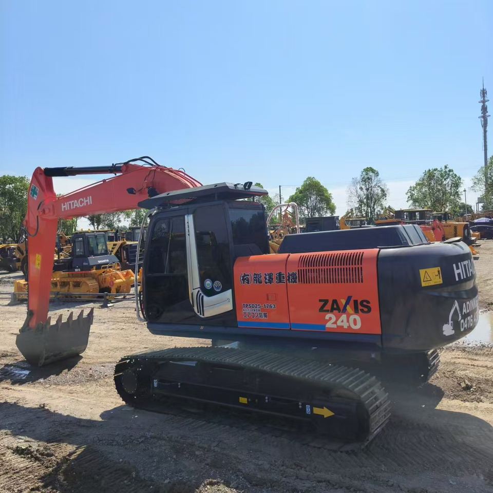 HITACHI ZX240 - Lintekskavaator: pilt 3 HITACHI ZX240 - Lintekskavaator: pilt 3