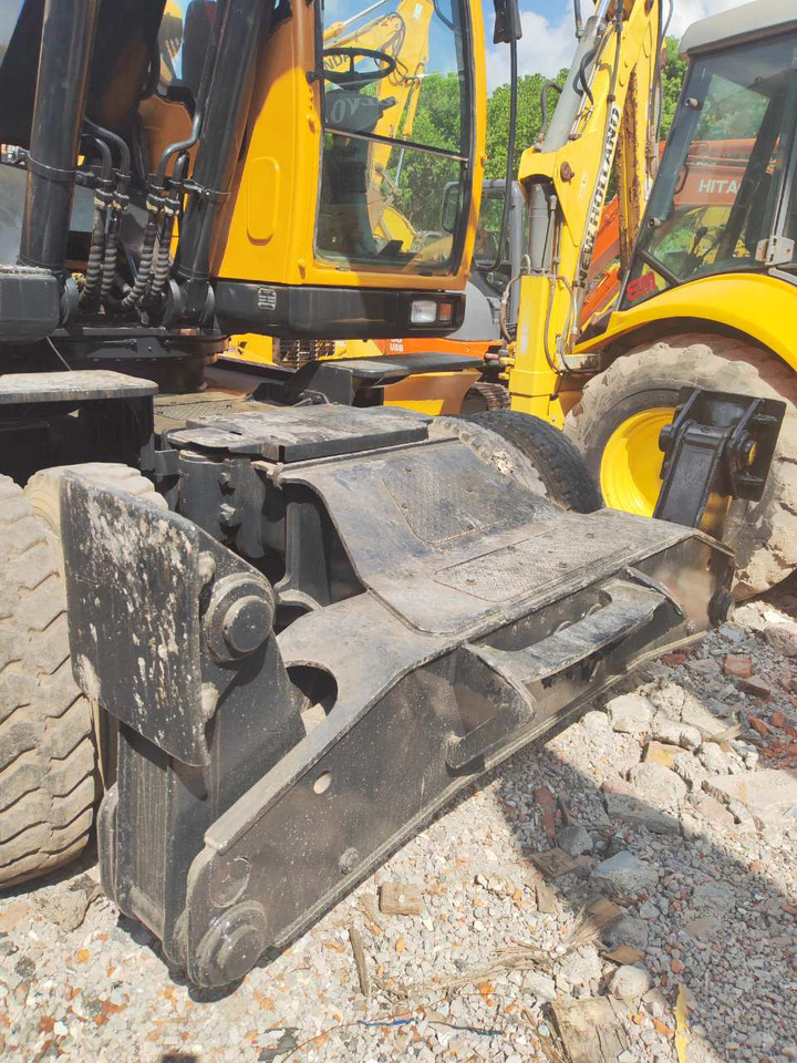 Ratastel ekskavaator HYUNDAI R210W-9: pilt 8