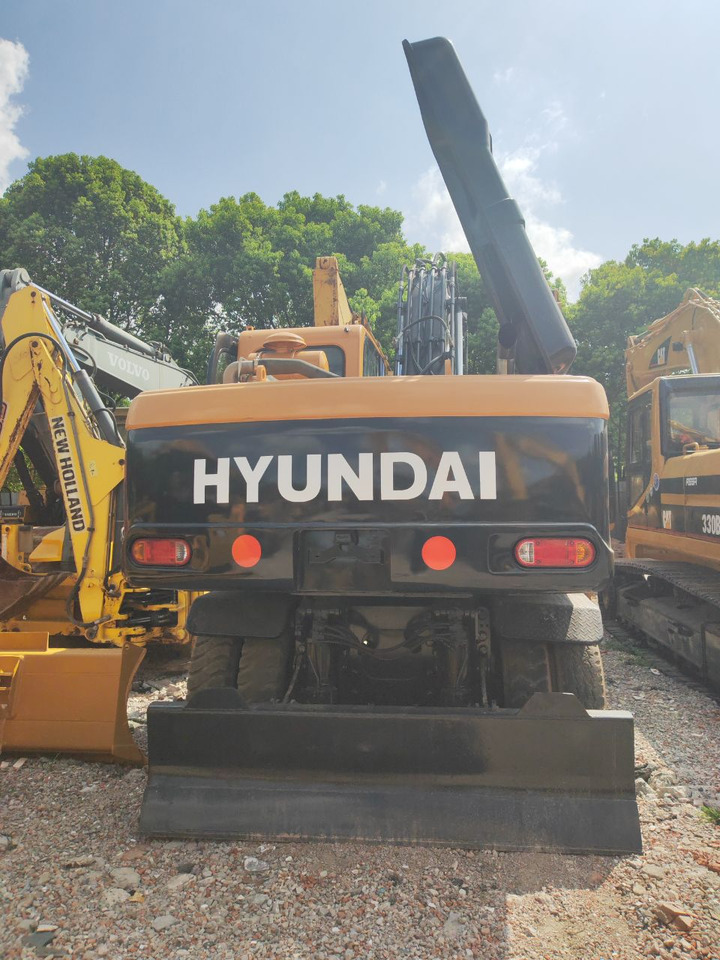 Ratastel ekskavaator HYUNDAI R210W-9: pilt 7