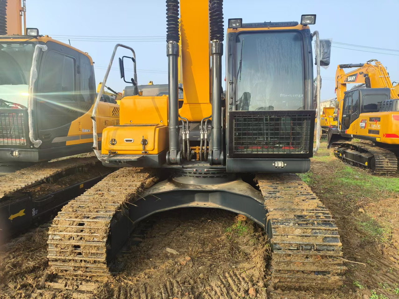 HYUNDAI ROBEX 220LC-9S - Lintekskavaator: pilt 5 HYUNDAI ROBEX 220LC-9S - Lintekskavaator: pilt 5