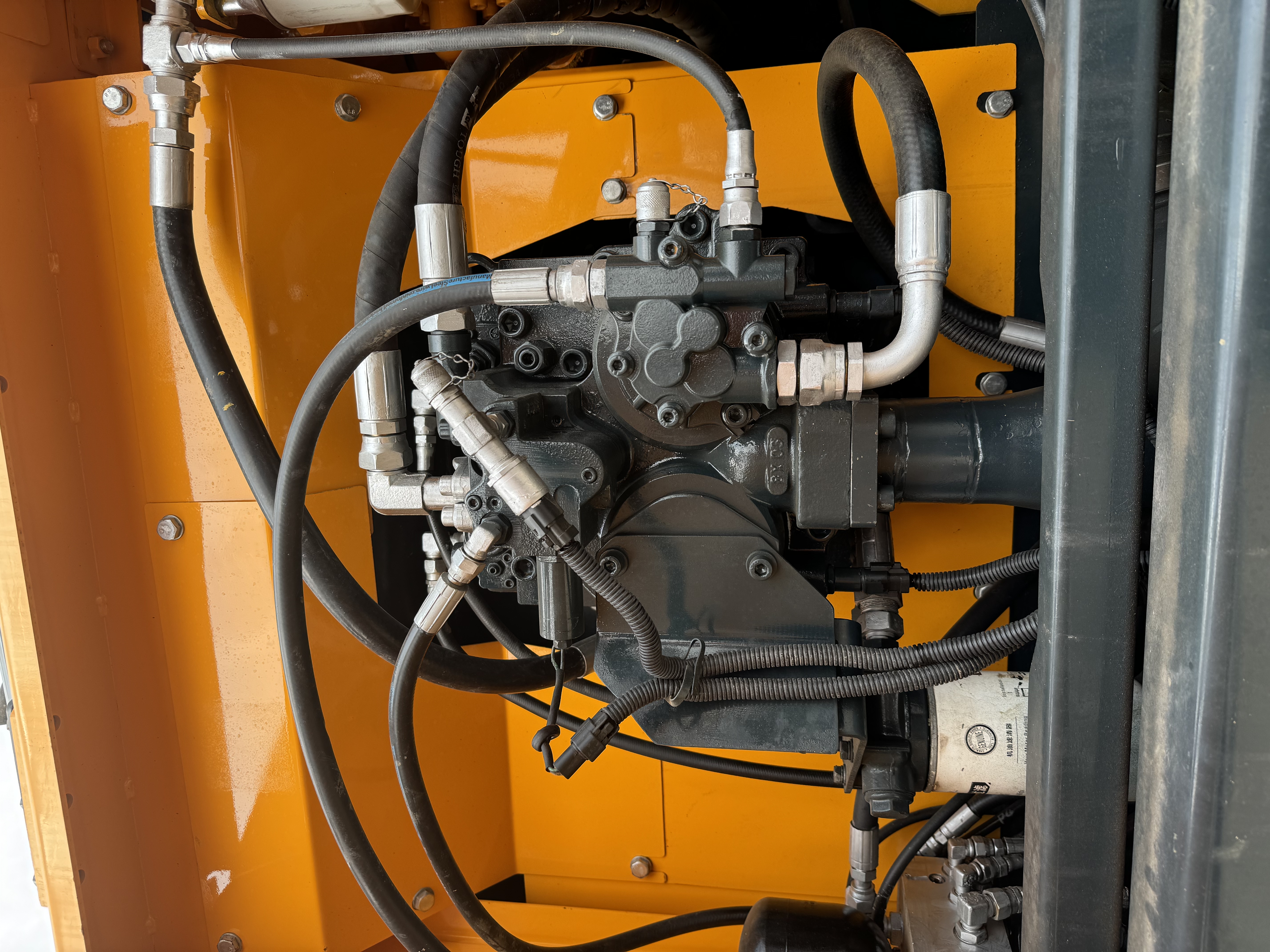 Hyundai 210W-9 - Ratastel ekskavaator: pilt 3 Hyundai 210W-9 - Ratastel ekskavaator: pilt 3