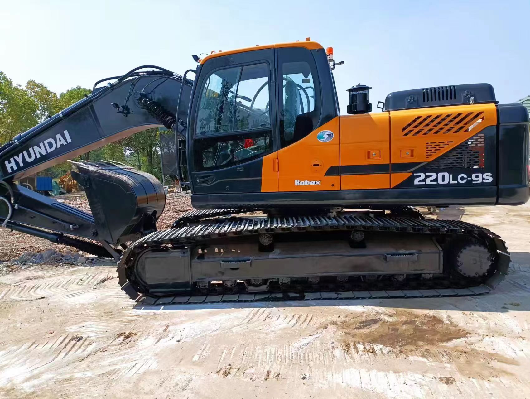 Hyundai 220 - Lintekskavaator: pilt 1 Hyundai 220 - Lintekskavaator: pilt 1
