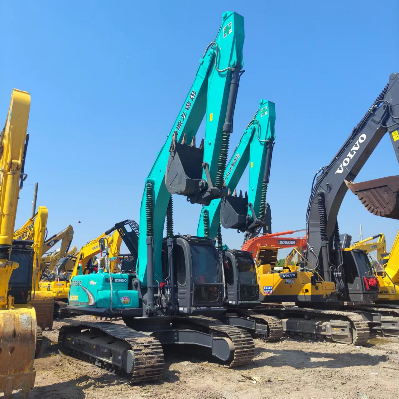 KOBELCO SK200D - Lintekskavaator: pilt 1 KOBELCO SK200D - Lintekskavaator: pilt 1