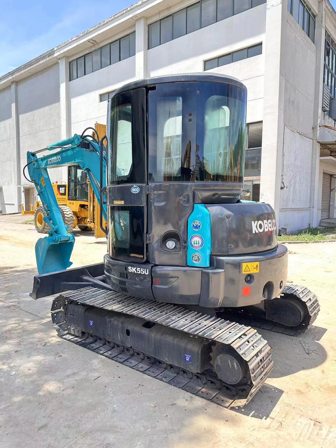 KOBELCO SK55 - Miniekskavaator: pilt 2 KOBELCO SK55 - Miniekskavaator: pilt 2