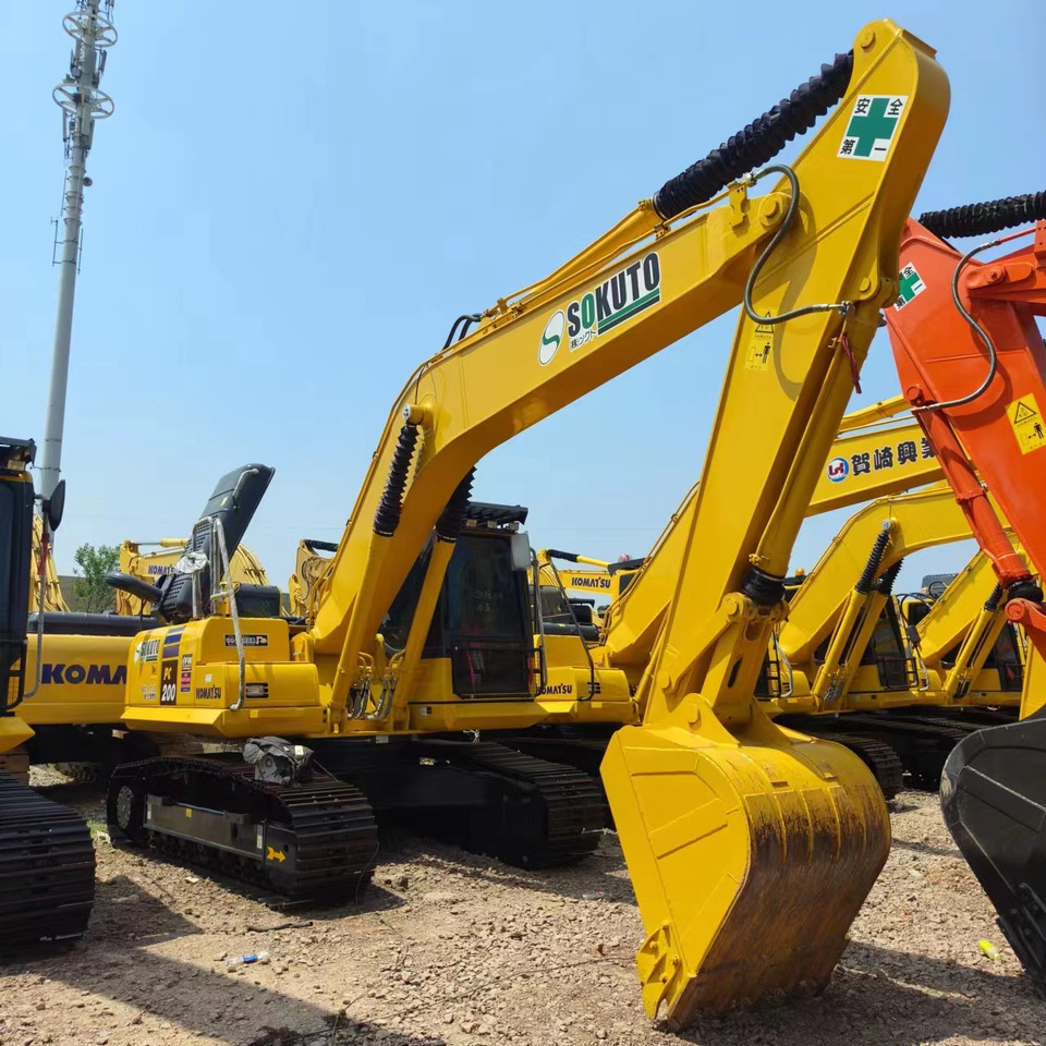 KOMATSU PC200-8MO - Lintekskavaator: pilt 1 KOMATSU PC200-8MO - Lintekskavaator: pilt 1