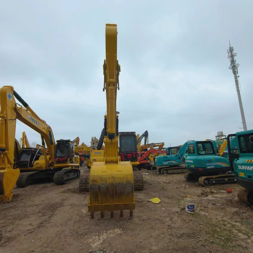 KOMATSU PC220-8 - Lintekskavaator: pilt 3 KOMATSU PC220-8 - Lintekskavaator: pilt 3