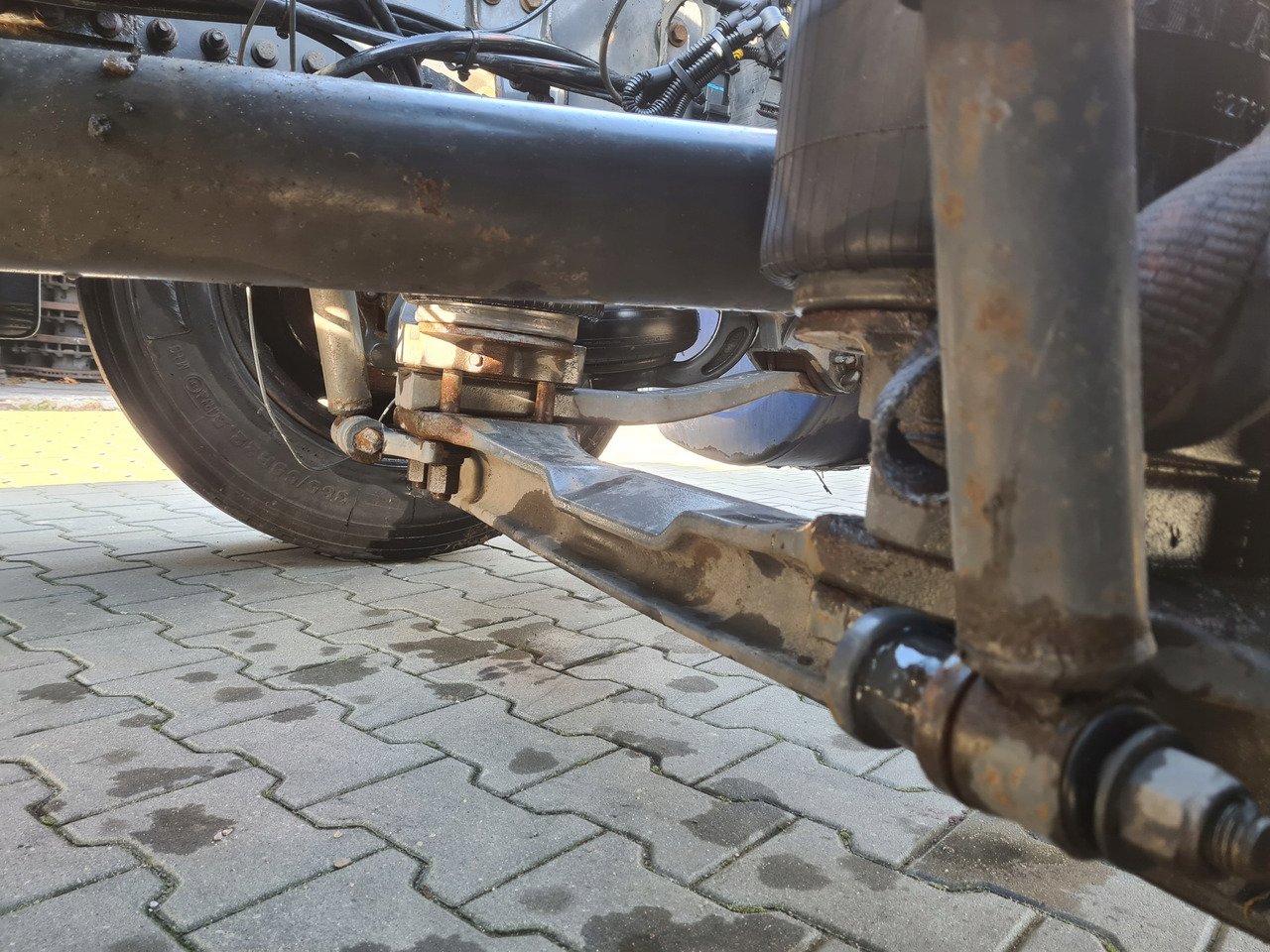 BELKA OŚ TYŁ WLECZONA PODNOSZONA KOMPLETNA RENAULT GAMA T VOLVO PUSHER 6x2 - Vedrustus: pilt 2 BELKA OŚ TYŁ WLECZONA PODNOSZONA KOMPLETNA RENAULT GAMA T VOLVO PUSHER 6x2 - Vedrustus: pilt 2