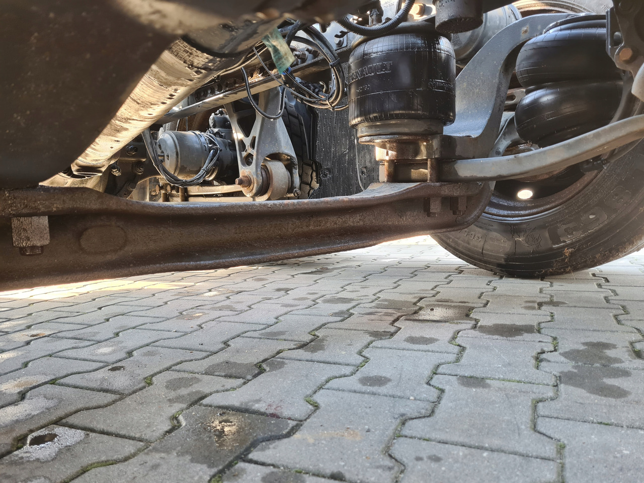 BELKA OŚ TYŁ WLECZONA PODNOSZONA KOMPLETNA RENAULT GAMA T VOLVO PUSHER 6x2 - Vedrustus: pilt 1 BELKA OŚ TYŁ WLECZONA PODNOSZONA KOMPLETNA RENAULT GAMA T VOLVO PUSHER 6x2 - Vedrustus: pilt 1