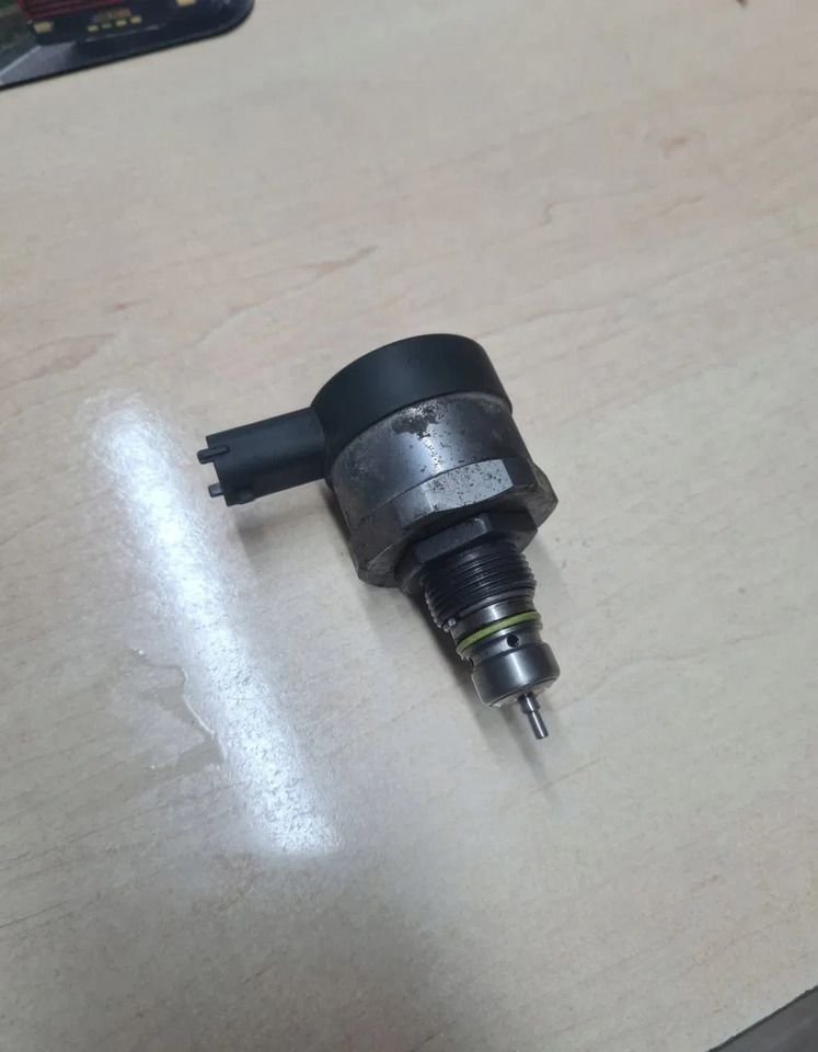 BOSCH- REGULATOR CIŚNIENIA LISTWY PALIWA FORD F-MAX 500 Gc46 9H321 BA 0281006475 - Klapp: pilt 1 BOSCH- REGULATOR CIŚNIENIA LISTWY PALIWA FORD F-MAX 500 Gc46 9H321 BA 0281006475 - Klapp: pilt 1