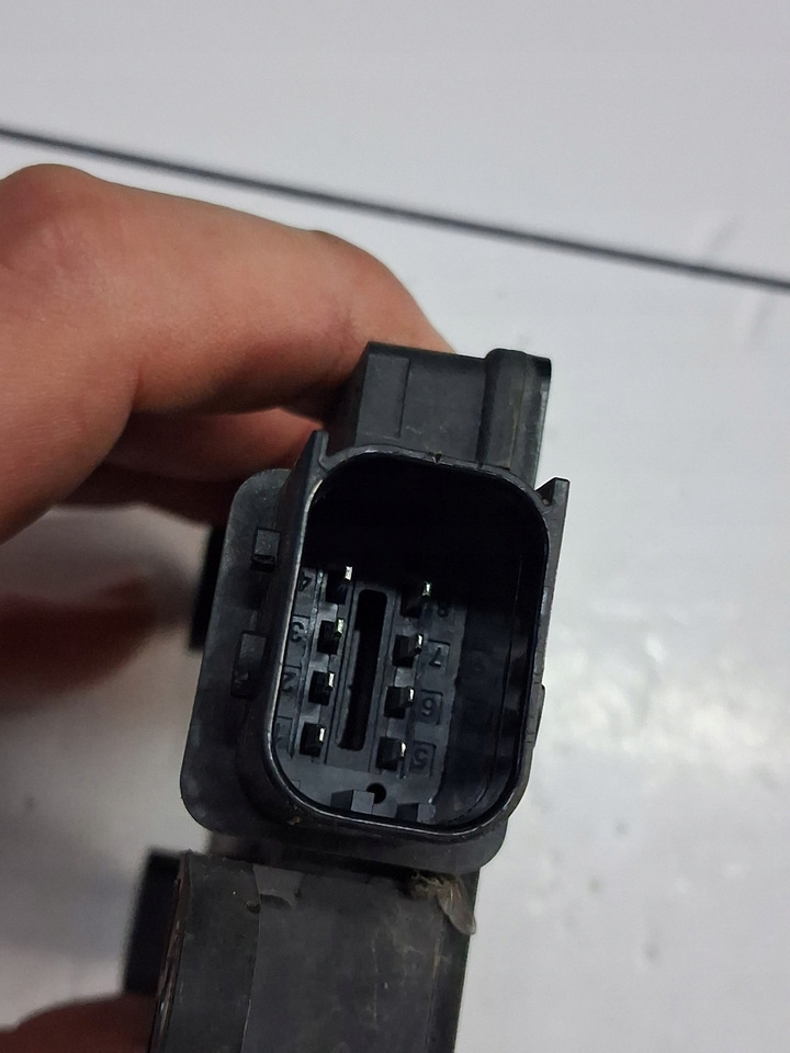 CONTINENTAL RADAR DISTRONIK RENAULT GAMA T C K RANGE VOLVO FH 4 FM 4 FH 5 - Elektrisüsteem - Veoauto: pilt 5 CONTINENTAL RADAR DISTRONIK RENAULT GAMA T C K RANGE VOLVO FH 4 FM 4 FH 5 - Elektrisüsteem - Veoauto: pilt 5