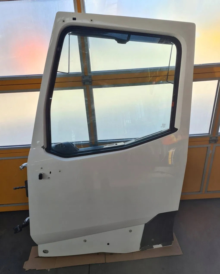 DRZWI KOMPLETNE LEWE RENAULT GAMA T K C RANGE ŚREDNIA KABINA - Uks ja varuosad: pilt 1 DRZWI KOMPLETNE LEWE RENAULT GAMA T K C RANGE ŚREDNIA KABINA - Uks ja varuosad: pilt 1