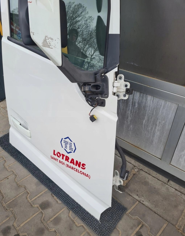DRZWI KOMPLETNE PRAWE VOLVO FH 4 1103 - Uks ja varuosad: pilt 5 DRZWI KOMPLETNE PRAWE VOLVO FH 4 1103 - Uks ja varuosad: pilt 5