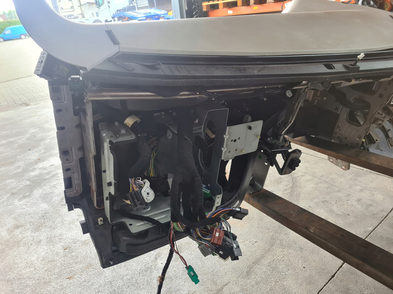 FORD KONSOLA KOMPLETNA KOKPIT DESKA ROZDZIELCZA STELAŻ FORD F-MAX 500 TRUCKS - Armatuurlaud - Veoauto: pilt 5 FORD KONSOLA KOMPLETNA KOKPIT DESKA ROZDZIELCZA STELAŻ FORD F-MAX 500 TRUCKS - Armatuurlaud - Veoauto: pilt 5