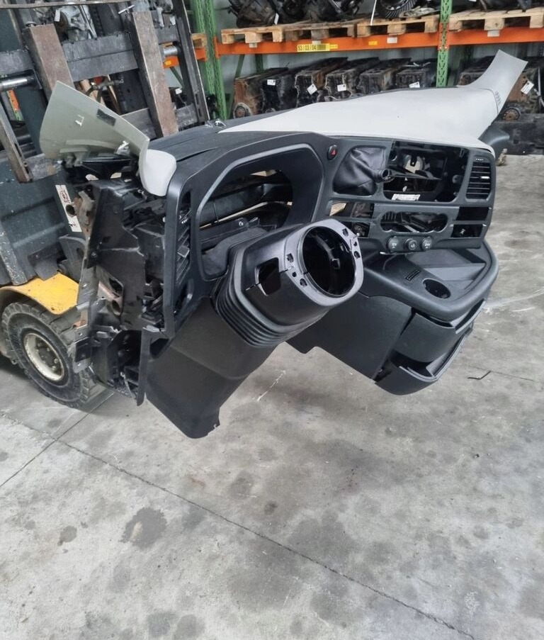 FORD KONSOLA KOMPLETNA KOKPIT DESKA ROZDZIELCZA STELAŻ FORD F-MAX EURO 6 - Armatuurlaud - Veoauto: pilt 4 FORD KONSOLA KOMPLETNA KOKPIT DESKA ROZDZIELCZA STELAŻ FORD F-MAX EURO 6 - Armatuurlaud - Veoauto: pilt 4