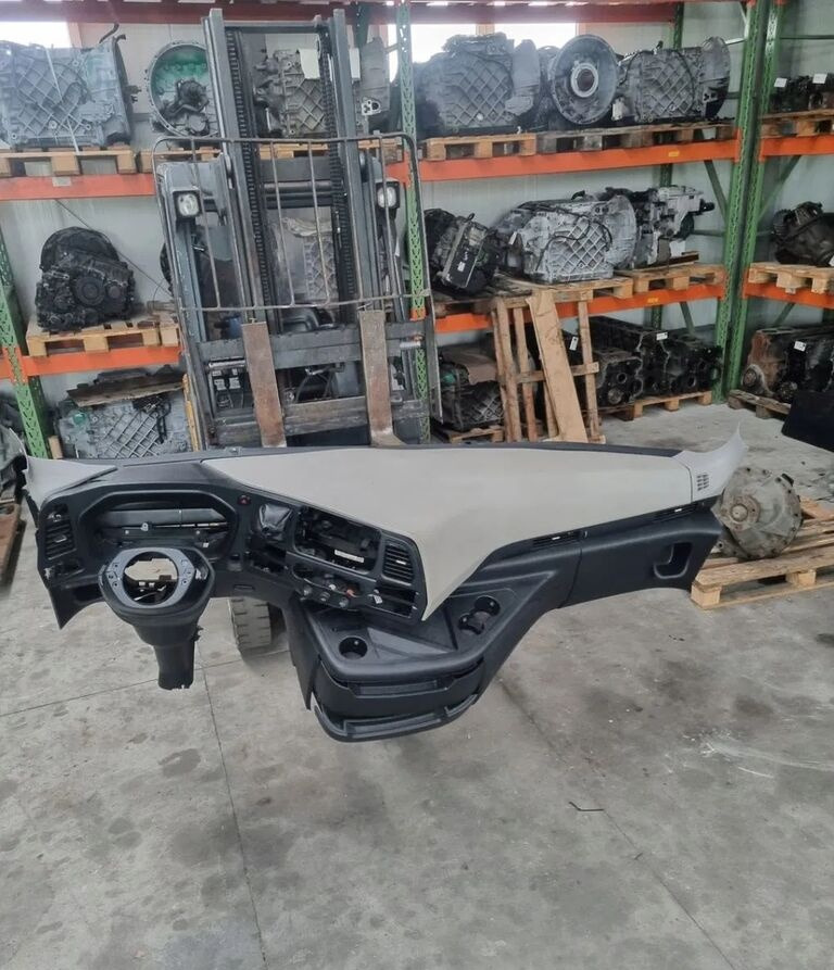 FORD KONSOLA KOMPLETNA KOKPIT DESKA ROZDZIELCZA STELAŻ FORD F-MAX EURO 6 - Armatuurlaud - Veoauto: pilt 1 FORD KONSOLA KOMPLETNA KOKPIT DESKA ROZDZIELCZA STELAŻ FORD F-MAX EURO 6 - Armatuurlaud - Veoauto: pilt 1