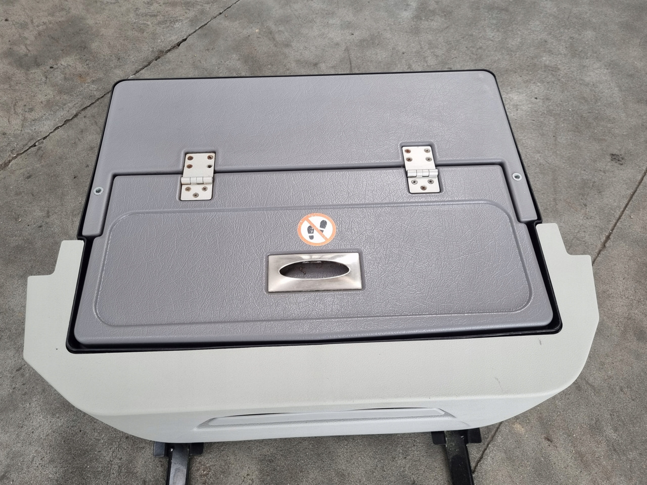 FORD LODÓWKA CHŁODZIARKA ORYGINAŁ FORD F-MAX CARGO EURO 6 - Kabiin ja interjöör - Veoauto: pilt 3 FORD LODÓWKA CHŁODZIARKA ORYGINAŁ FORD F-MAX CARGO EURO 6 - Kabiin ja interjöör - Veoauto: pilt 3