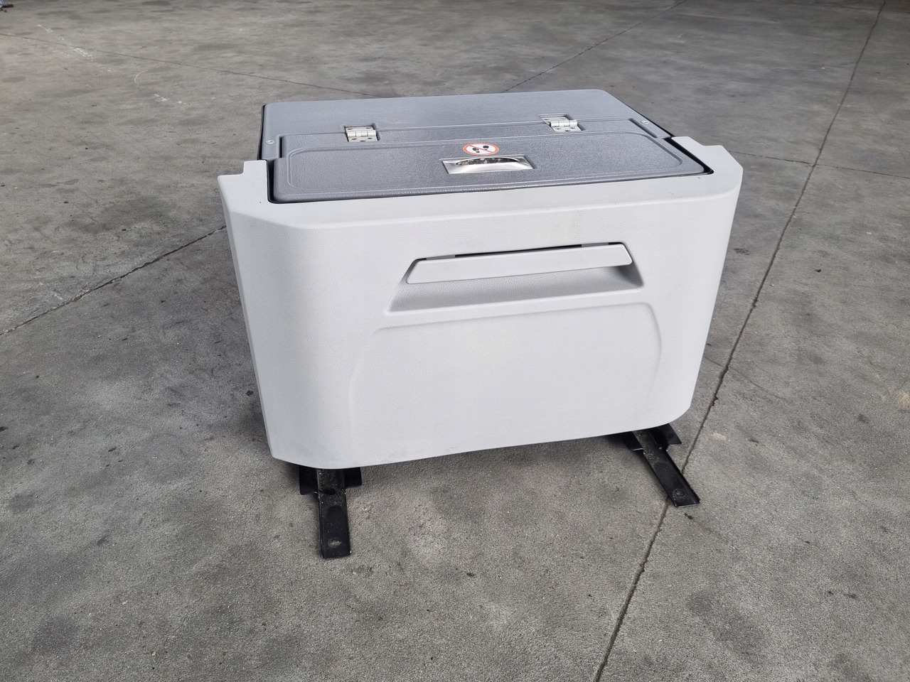 FORD LODÓWKA CHŁODZIARKA ORYGINAŁ FORD F-MAX CARGO EURO 6 - Kabiin ja interjöör - Veoauto: pilt 1 FORD LODÓWKA CHŁODZIARKA ORYGINAŁ FORD F-MAX CARGO EURO 6 - Kabiin ja interjöör - Veoauto: pilt 1