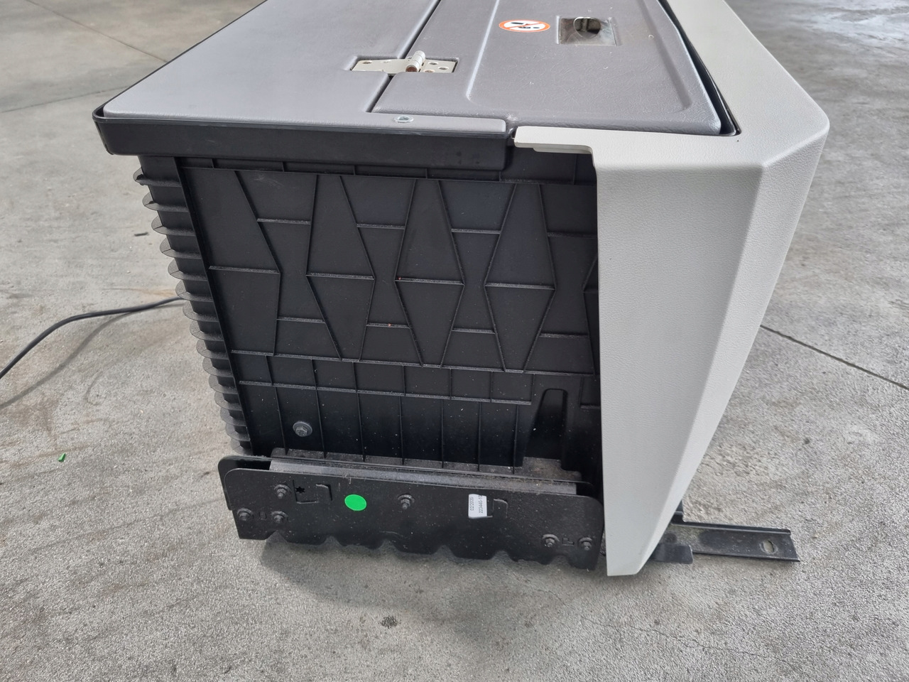 FORD LODÓWKA CHŁODZIARKA ORYGINAŁ FORD F-MAX CARGO EURO 6 - Kabiin ja interjöör - Veoauto: pilt 4 FORD LODÓWKA CHŁODZIARKA ORYGINAŁ FORD F-MAX CARGO EURO 6 - Kabiin ja interjöör - Veoauto: pilt 4