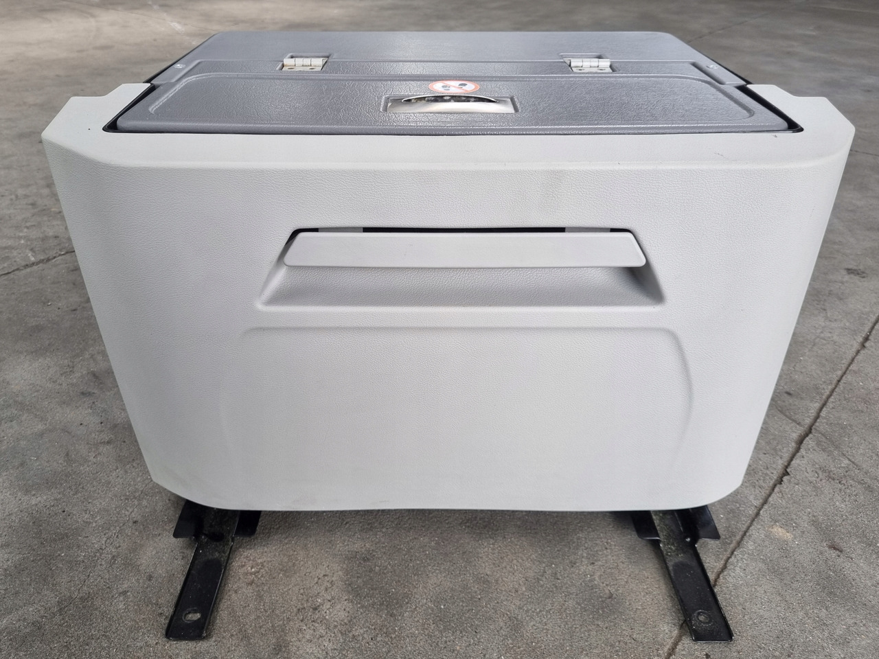 FORD LODÓWKA CHŁODZIARKA ORYGINAŁ FORD F-MAX CARGO EURO 6 - Kabiin ja interjöör - Veoauto: pilt 2 FORD LODÓWKA CHŁODZIARKA ORYGINAŁ FORD F-MAX CARGO EURO 6 - Kabiin ja interjöör - Veoauto: pilt 2