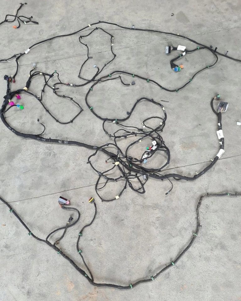 FORD WIĄZKA INSTALACJA KABINY KONSOLI DESKI ROZDZIELCZEJ FORD F-MAX 500 TRUCKS - Kaablid/ Juhtmestik - Veoauto: pilt 3 FORD WIĄZKA INSTALACJA KABINY KONSOLI DESKI ROZDZIELCZEJ FORD F-MAX 500 TRUCKS - Kaablid/ Juhtmestik - Veoauto: pilt 3