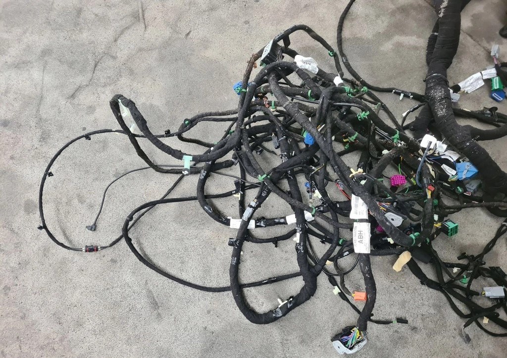 FORD WIĄZKA INSTALACJA KABINY KONSOLI DESKI ROZDZIELCZEJ FORD F-MAX 500 TRUCKS - Kaablid/ Juhtmestik - Veoauto: pilt 3 FORD WIĄZKA INSTALACJA KABINY KONSOLI DESKI ROZDZIELCZEJ FORD F-MAX 500 TRUCKS - Kaablid/ Juhtmestik - Veoauto: pilt 3