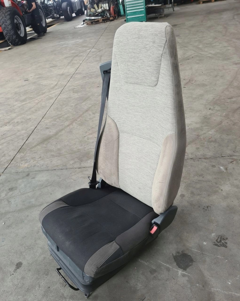 FOTEL PNEUMATYCZNY PRAWY PASAŻERA RENAULT PREMIUM MIDLUM DXI - Iste: pilt 2 FOTEL PNEUMATYCZNY PRAWY PASAŻERA RENAULT PREMIUM MIDLUM DXI - Iste: pilt 2