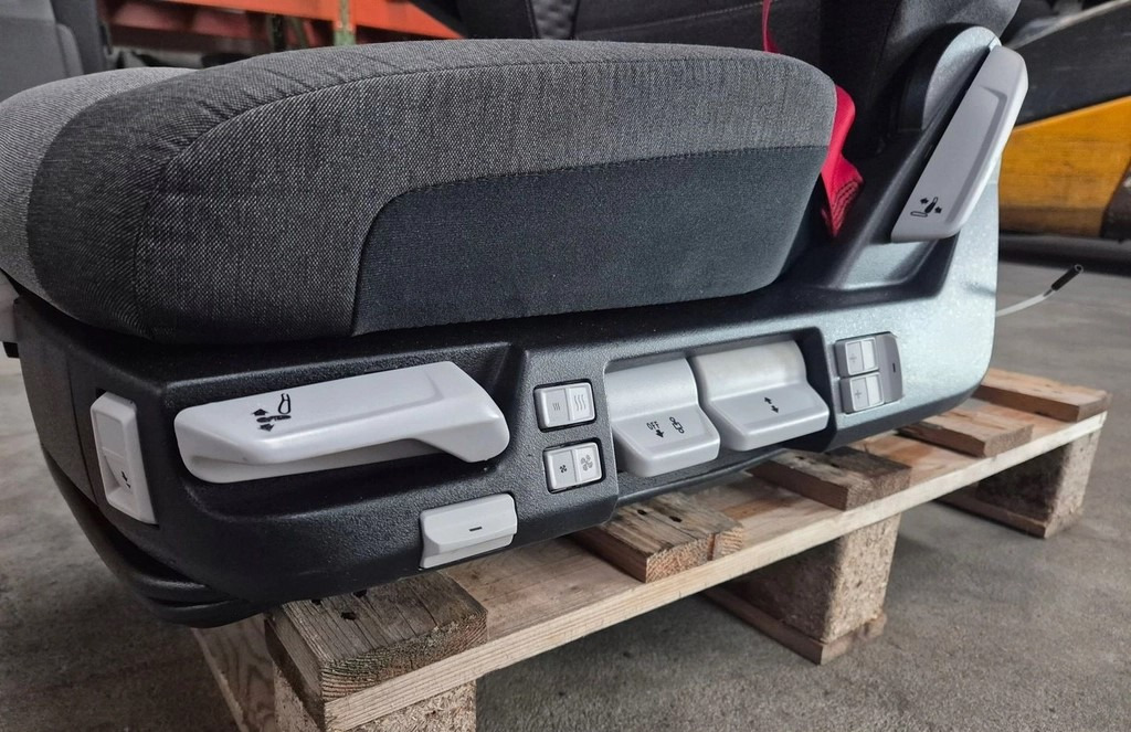 FOTEL PNEUMATYCZY SIEDZENIE KIEROWCY RENAULT RANGE GAMA T C K EVO LIFT - Iste: pilt 4 FOTEL PNEUMATYCZY SIEDZENIE KIEROWCY RENAULT RANGE GAMA T C K EVO LIFT - Iste: pilt 4