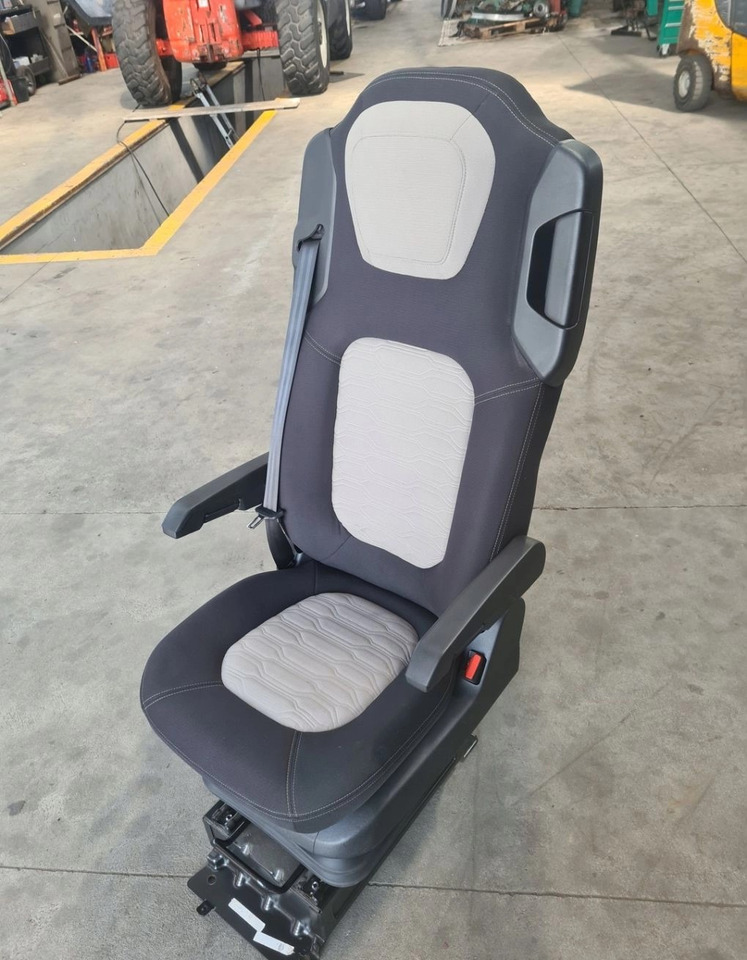 FOTEL PRAWY SIEDZENIE PASAŻERA FORD F-MAX CARGO EURO 6 - Iste: pilt 2 FOTEL PRAWY SIEDZENIE PASAŻERA FORD F-MAX CARGO EURO 6 - Iste: pilt 2