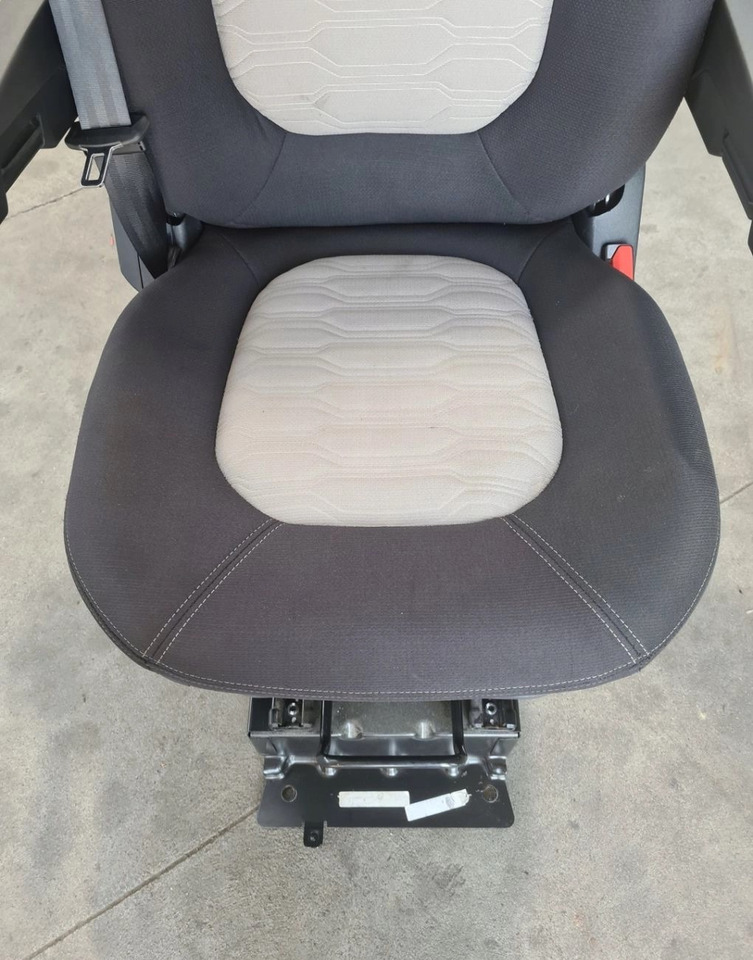 FOTEL PRAWY SIEDZENIE PASAŻERA FORD F-MAX CARGO EURO 6 - Iste: pilt 4 FOTEL PRAWY SIEDZENIE PASAŻERA FORD F-MAX CARGO EURO 6 - Iste: pilt 4