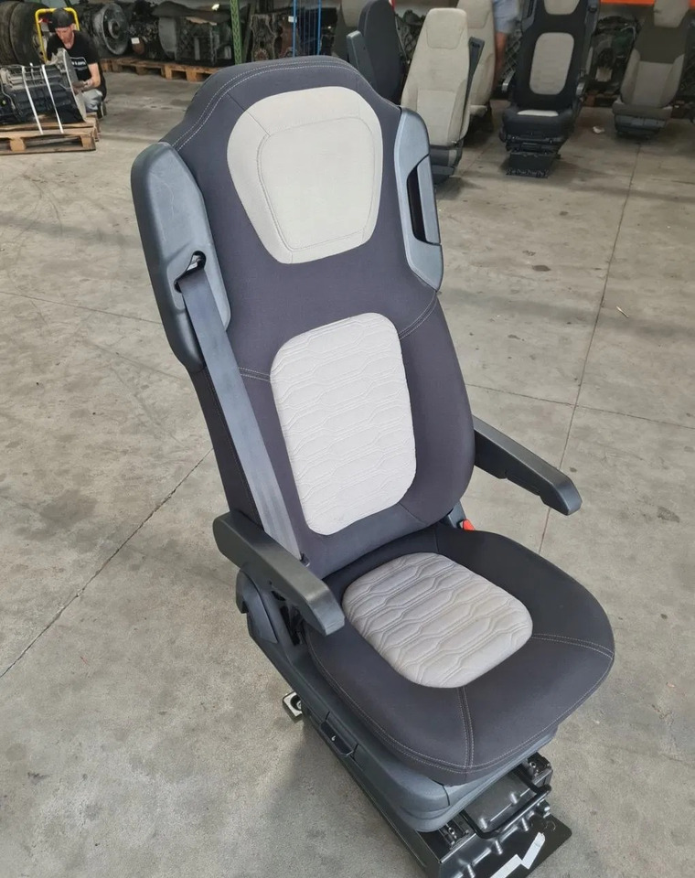 FOTEL PRAWY SIEDZENIE PASAŻERA FORD F-MAX CARGO EURO 6 - Iste: pilt 1 FOTEL PRAWY SIEDZENIE PASAŻERA FORD F-MAX CARGO EURO 6 - Iste: pilt 1