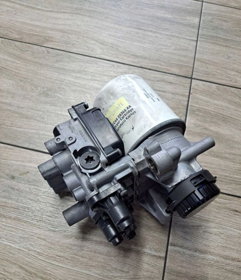 Ford OSUSZACZA ZAWÓR POWIETRZA WIELOZAWÓR F-MAX 500 CARGO EURO 6. JC46 Wabco - Piduriosad - Veoauto: pilt 1 Ford OSUSZACZA ZAWÓR POWIETRZA WIELOZAWÓR F-MAX 500 CARGO EURO 6. JC46 Wabco - Piduriosad - Veoauto: pilt 1