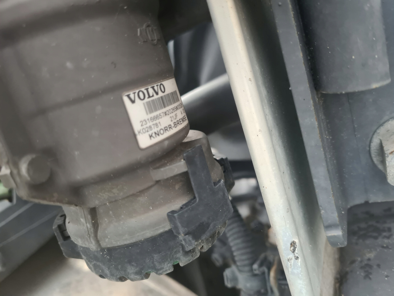 KNORR-BREMSE ZAWÓR EBS EUROPA NACZEPOWY VOLVO FH 4 FM 4 FH 5 FM 5 FMX 23166657 - Piduriklapp - Veoauto: pilt 3 KNORR-BREMSE ZAWÓR EBS EUROPA NACZEPOWY VOLVO FH 4 FM 4 FH 5 FM 5 FMX 23166657 - Piduriklapp - Veoauto: pilt 3