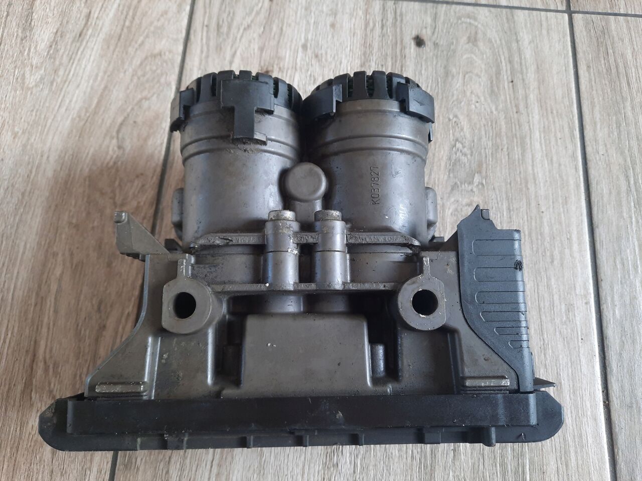 KNORR-BREMSE ZAWÓR EBS TYLNY TYŁ RENAULT GAMA RANGE T RANGE - Piduriklapp - Veoauto: pilt 2 KNORR-BREMSE ZAWÓR EBS TYLNY TYŁ RENAULT GAMA RANGE T RANGE - Piduriklapp - Veoauto: pilt 2