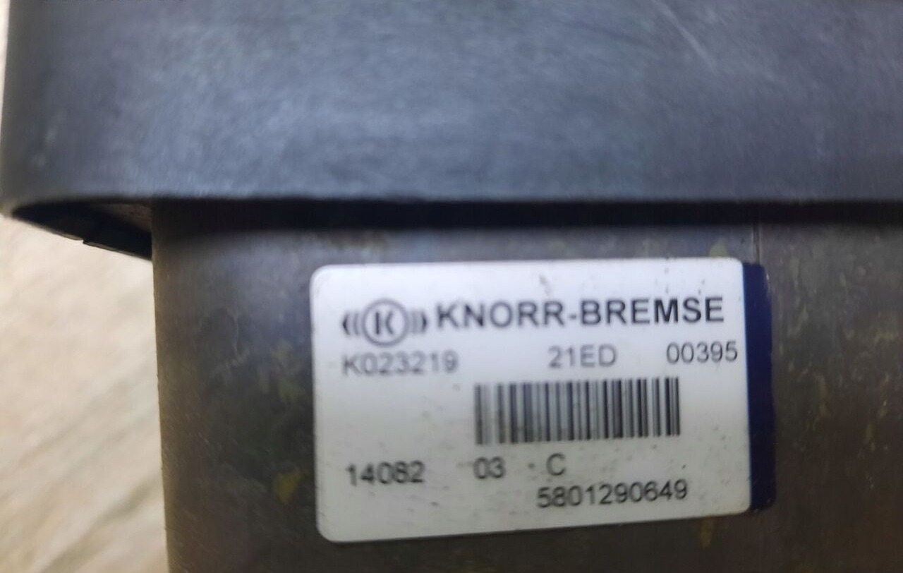 KNORR-BREMSE ZAWÓR PRZÓD MODULATOR EBS VOLVO FH FM RENAULT DXI - Piduriklapp - Veoauto: pilt 3 KNORR-BREMSE ZAWÓR PRZÓD MODULATOR EBS VOLVO FH FM RENAULT DXI - Piduriklapp - Veoauto: pilt 3