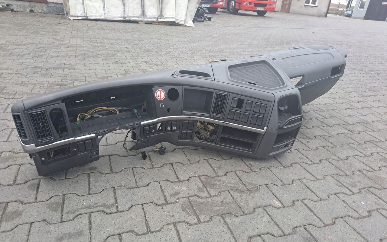 KONSOLA KOMPLETNA KOKPIT DESKA VOLVO FM 9 13 LIFT - Armatuurlaud - Veoauto: pilt 1 KONSOLA KOMPLETNA KOKPIT DESKA VOLVO FM 9 13 LIFT - Armatuurlaud - Veoauto: pilt 1