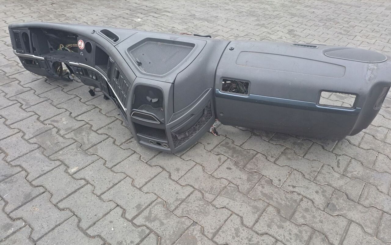KONSOLA KOMPLETNA KOKPIT DESKA VOLVO FM 9 13 LIFT - Armatuurlaud - Veoauto: pilt 3 KONSOLA KOMPLETNA KOKPIT DESKA VOLVO FM 9 13 LIFT - Armatuurlaud - Veoauto: pilt 3